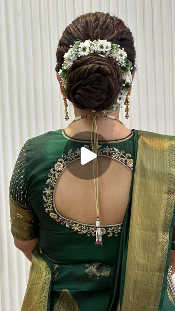 Bun Haïr Style For Saree, Hairstyle On Saree Wedding, Indian Hairstyles For Saree Low Buns, Hair Bun Styles With Saree, Saree Hairstyles Indian, Hairstyles On Saree Wedding, Gujarati Saree Look, Hairstyles For Saree Indian, Indian Hairstyles For Saree