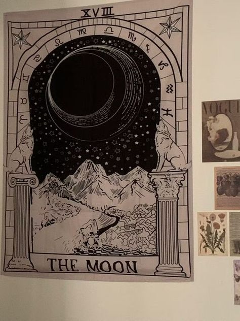 Tarot's Reflections of Inner Wisdom | #tarot #tarotreadersofinstagram #tarotreader #tarotreading Cute Tapestries Aesthetic, Moon Aesthetic Room, Moon Room Aesthetic, Tarot Room Decor, Bedroom Tapestry Ideas, Aesthetic Tapestry Bedroom, Room Tapestry Ideas, Aesthetic Tapestries, Moon Room Decor