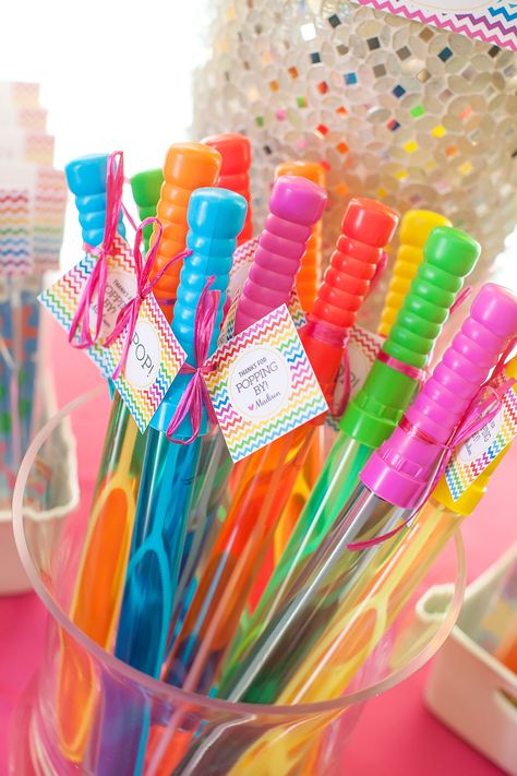 Bubble birthday favors Popsicle Party Ideas, Rainbow Barbie Birthday Party, Pool Party Favors For Kids, Barbie Pool Party, Bubble Birthday Parties, Popsicle Party, Pool Party Kids, Pool Party Favors, Bubble Birthday