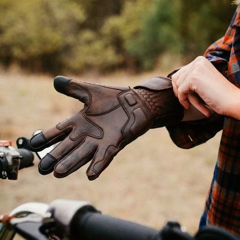 Motorcycle Lifestyle, Street Fighter Motorcycle, Racer Jackets, Cafe Racer Helmet, Leather Work Gloves, Brown Leather Gloves, Leather Motorcycle Gloves, Мотоциклы Cafe Racers, Brown Gloves