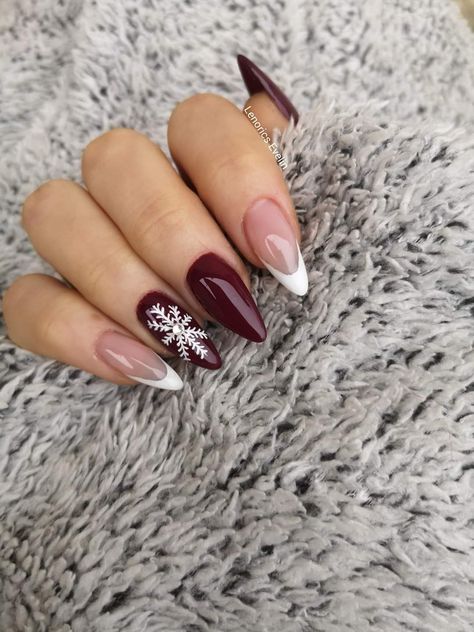 Unique Burgundy Nails, Christmas Nails Vino, Christmas Nail Aesthetic, Matte Christmas Nails Holidays, Dark Red Christmas Nails, Best Christmas Nails, Elegant Christmas Nail Designs, Marilyn Nails, Christmas Nail Ideas