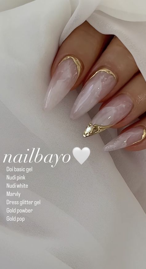 Gold Engagement Nails, Rich Nails Design, Light Glitter Nails, Matric Nails, Uñas Coquette, White Nails With Gold, Engagement Nails, Light Nails, Nagel Tips