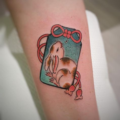 Adorable tattoo by Debora Visco Japanese Bunny Tattoo, Japanese Rabbit Tattoo, Traditional Rabbit Tattoo Design, Japanese Style Rabbit Tattoo, Bunny Trad Tattoo, Traditional Tattoo Rabbit, Japanese Rabbit, White Rabbit Tattoo, Japanese Leg Tattoo