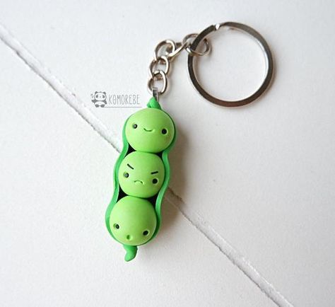 Fimo Keychain, Polymer Clay Accessories, Clay Accessories, Paris Bracelet, Fimo Polymer Clay, Bracelet Craft Diy, Fimo Clay, Kokeshi Dolls, Fun Diy Crafts