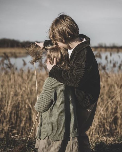 Victorian Family Aesthetic, Oldest Child Aesthetic, Big Brother Little Sister Aesthetic, Three Siblings Aesthetic, Sibling Aesthetic, Son Aesthetic, Siblings Aesthetic, Children Aesthetic