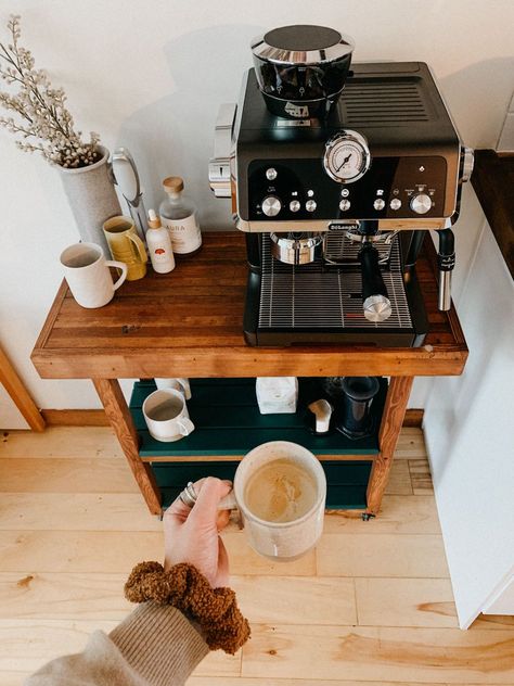 Diy Espresso Bar, Studio Coffee Bar, Coffee Corner Home Ideas, Coffee Bar Ideas Diy Small Spaces, Cafe Corner Home, Espresso Machine Station Bar Ideas, Apartment Coffee Station, Coffee Set Up, Small Coffee Corner