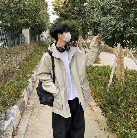 Asian Oversized Fashion Men, Guy Outfits Aesthetic Korean, Male Asian Outfits, Acubi Fashion Guy, Asian Guy Outfits Casual, Japanese Guy Fashion, Korean Guy Fashion Aesthetic, Guy Fashion Korean, Male K Fashion