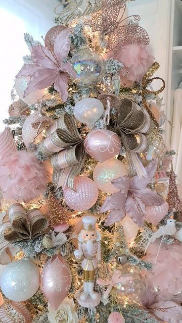 Pink And Gold Christmas Tree, Pink And Gold Christmas, Make Your Own Ornaments, Vintage Inspired Christmas Tree, Christmas Tree Colour Scheme, Pink Christmas Tree Decorations, Rose Gold Christmas Decorations, Glam Christmas Decor, Christmas Tree Decorating Themes