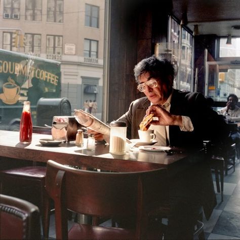 30 Nostalgic Photographs of New York in 1980s Janet Delaney, Sandwich For Breakfast, New York People, Houston Street, Store Signage, Humans Of New York, New York Graffiti, New York Photography, New York Subway