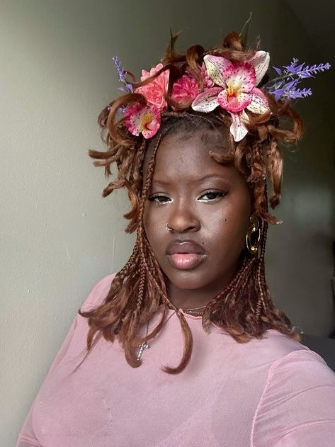 Box Braids With Flowers, Box Braids Accessories, Fairy Braids, Box Braid Styles, Cute Box Braids, Braid Accessories, Style Moodboard, Prom 2024, Cute Box Braids Hairstyles