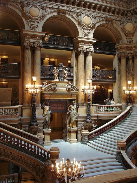 Opera House Stairs, Paris Architecture Cool, Paris Opera House, Paris Interiors, Istoria Artei, घर की सजावट, Grand Staircase, Beautiful Architecture, Beautiful Buildings, Dream Homes