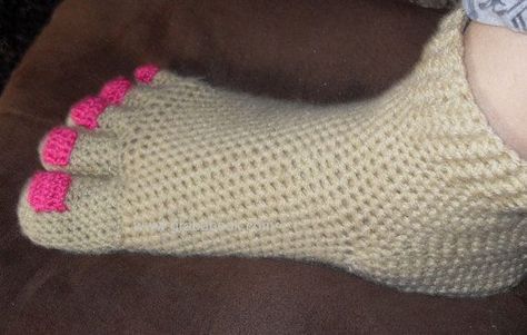 Forgot to Schedule a Pedicure? Crochet Solution In 3 .. 2 .. 1 .. Slippers Crochet, Toe Slippers, Crochet Humor, Crochet Boots, Crochet Booties, Crochet Socks, Knitted Socks, Crazy Socks, Sock Patterns