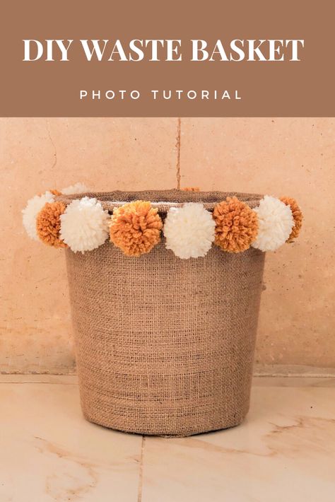 Dustbin Decoration Ideas, Diy Waste Basket, Diy Pompoms, Fall Baskets, Basket Trash Can, Bedroom Trash Can, Diy Christmas Gifts For Kids, Basket Makeover, Garbage Recycling