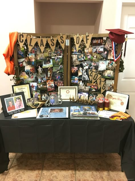 Rustic Senior Table, Graduation Party Ideas For 2 Graduates, Awards Display Grad Party, Grad Party Achievement Table, Senior Sunday Table Ideas, Boy Graduation Table Decorations, Simple Graduation Table Decorations, Guy Graduation Centerpiece Ideas, Open House Table Decorations