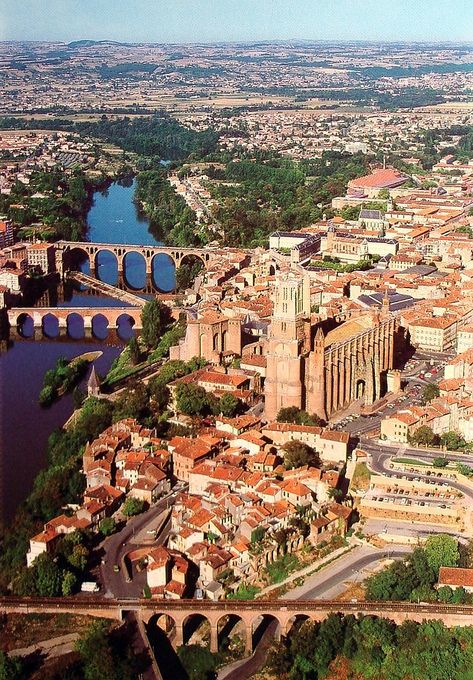 Albi France, Cap Vert, Beautiful Villages, Oh The Places Youll Go, Landscape Photos, Toulouse, Travel Dreams, Paris Skyline, City Photo