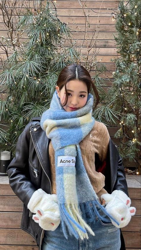 Blue Scarf Outfit, Blue Outfit Winter, Acne Scarf, Baby Blue Outfit, Korean Style Winter, Scarf Outfit Winter, Scarf Aesthetic, Kpop Anime, Winter Outfits Aesthetic