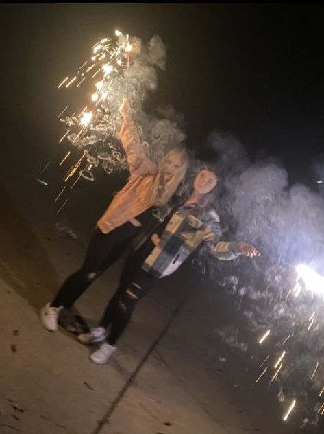 best friends, sparkler, new years eve, teen New Year Photoshoot, Instagram Photo Inspiration, New Year’s Eve, Life Goals, Photoshoot Ideas, New Years Eve, Photo Inspiration, Best Friend, Best Friends