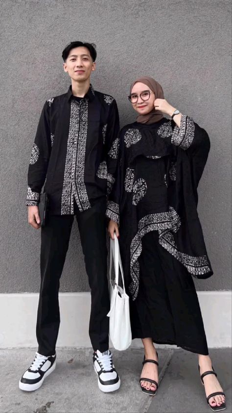 ✨klik profil lalu,  𝙠𝙡𝙞𝙠 𝙡𝙞𝙣𝙠 𝙗𝙞𝙤 𝙣𝙤. 206 Sarimbit Batik Couple, Ootd Kondangan Couple Casual, Outfit Kondangan Couple, With Ayang, Tenun Fashion, Outfit Cowo, Kondangan Outfit, Batik Kombinasi, Outfit Kondangan