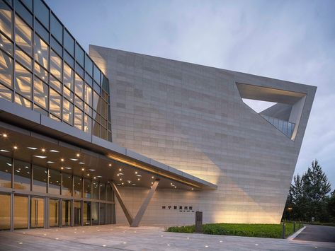 Building Entrance Design, Art Museum Architecture, Art Galleries Architecture, Art Galleries Design, Building Entrance, Stone Columns, Landscape Architecture Design, Cultural Architecture, Entrance Design