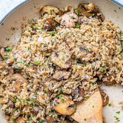 Herbed Mushroom Brown Rice | Clean Food Crush Herbed Mushroom Brown Rice, Clean Food Crush Side Dishes, Delicious Brown Rice Recipes, Clean Eating Rice Recipes, Brown Rice Meal Prep Ideas, Brown Rice Mushroom Recipes, Brown Rice Sides, Mushroom Brown Rice Recipes, Clean Food Crush Recipes Dinners