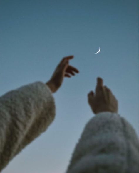 #capsulewardrobe #style Two People, The Sky, The Moon, Things To Do, Moon, Photography