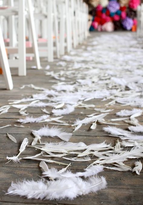 Love this idea for the aisle! Psalm 91:4 (He will cover you with his feathers. He will shelter you with his wings. His faithful promises are your armor and protection.) Petal Toss, Ceremony Aisle, Aisle Runner Wedding, Stile Boho Chic, Wedding Ceremony Ideas, Boda Mexicana, Feather Wedding, Aisle Runner, Wedding Boho