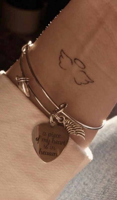 Small Wrist Tattoos, Wrist Tattoos For Women, Small Hand Tattoos, Cute Tattoos For Women, Classy Tattoos, Discreet Tattoos, Elegant Tattoos, Simplistic Tattoos, Tattoos For Women Small