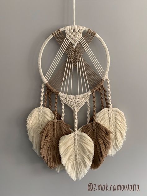 Macrame Circle, Macrame Feather Wall Hanging, Macrame Dreamcatcher, Pola Macrame, Macrame Dream Catcher, Macrame Knots Tutorial, Makramee Diy, Boho Crafts Diy, Dream Catcher Craft