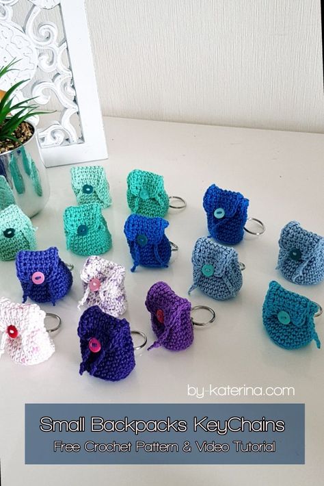 Backpacks Key-chains. Easy Crochet Pattern – ByKaterina Key Ring Crochet Free Pattern, Small Crochet Gifts For Boys, Crochet Stuff To Sell Ideas, Crochet Pouch Keychain, Crochet Key Cover Free Pattern, Crochet Key Ring, Crocheting Keychain, Crochet Keychains Patterns Free, Crochet Craft Fair Ideas