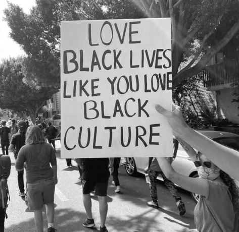 Black Lives Matter Art, I Love Being Black, Social Injustice, Protest Signs, Black Photography, Black Lives Matter Movement, Power To The People, Love Black, Jolie Photo