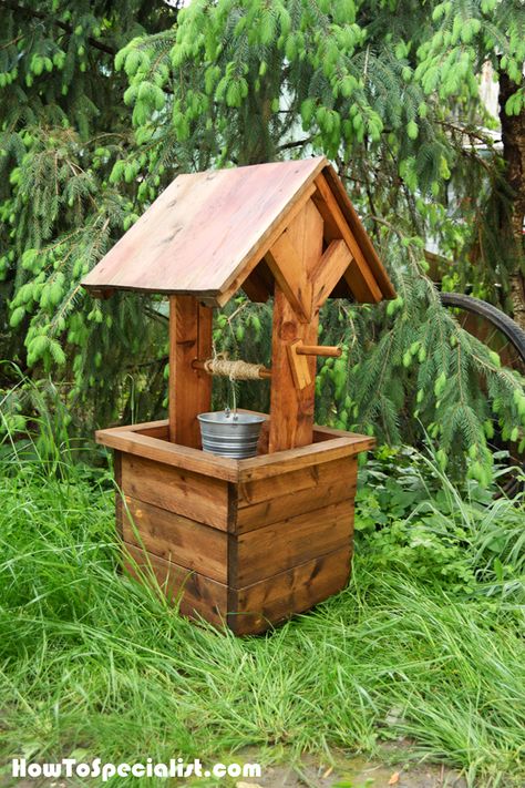 How to Build a Wishing Well Planter | HowToSpecialist - How to Build, Step by Step DIY Plans Wishing Well Garden, Diy Wishing Wells, Wishing Well Planter, Wishing Well Plans, Small Woodworking Projects, Easy Wood Projects, Pallet Garden, Pallets Garden, Learn Woodworking