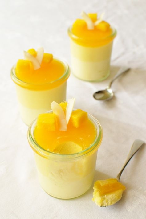 Mango, coconut and passion fruit mousse verrines - Domestic Gothess Passion Fruit Jelly, Fruit Mousse, Passion Fruit Mousse, Flan Dessert, Passionfruit Recipes, Mango Mousse, Mango Dessert, Mousse Dessert, Mango Recipes