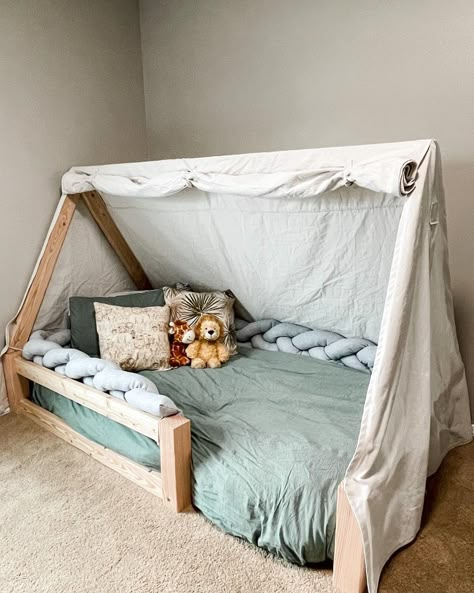 Montessori Tent Bed, Tent Bed Cover, Diy Teepee Bed Frame, Mattress On The Floor Bedroom Decor, Tent Bed Ideas, Tent Floor Bed, Kids Bed Frame Ideas, Tent Toddler Bed, Toddler Boy Floor Bed