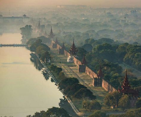 Mandalay , Myanmar . Mandalay Moat, Mandalay Palace, Dhanush Mass Images, Burmese Culture, Ethnic Makeup, Boy Outfits Aesthetic, Mandalay Myanmar, Myanmar Art, Myanmar Travel