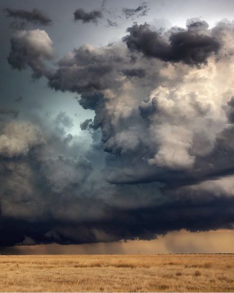 Storm Sky Painting, Stormy Sky Photography, Mountains With Clouds, Storm Oil Painting, Stormy Clouds Painting, Cloud Reference Photo, Storm Clouds Painting, Cloudscape Photography, Thunderstorm Painting