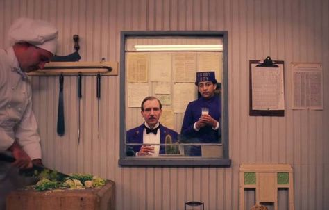 Wes Anderson Characters, Frame Within A Frame, Wes Anderson Aesthetic, Lobby Boy, Wes Anderson Style, The Grand Budapest Hotel, Animiertes Gif, Wes Anderson Movies, Wes Anderson Films