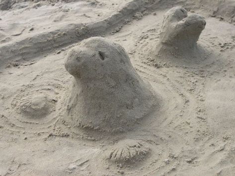 Sand Castle Ideas, Beach In Italy, Beach Sand Castles, Beach Sand Art, Sand Castles, Snow Sculptures, Sand Play, Snow Art, Sand Sculptures