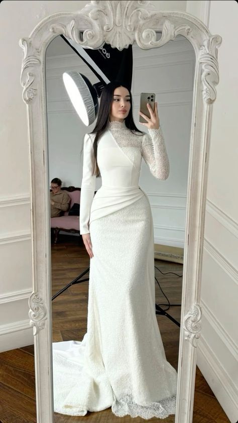 Elegant Long Sleeve Wedding Dresses, Chic Evening Dress, Bride Dress Simple, Wedding Dress Bustle, Civil Wedding Dresses, Classy Wedding Dress, Stylish Wedding Dresses, Soiree Dress, Pretty Wedding Dresses