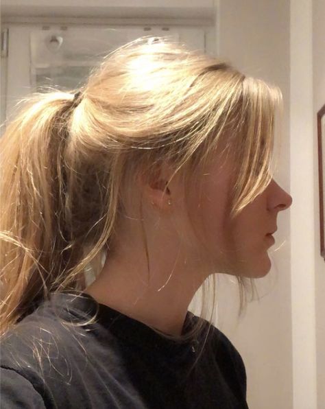 Random pic of my side profile :) Person Looking Up Side Profile, Big Chin Side Profile, Bad Side Profile, Side Profile Hair, Hair Side Profile, References Face, Female Side Profile, Upturned Nose, Side Profiles