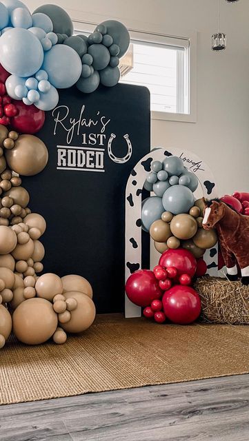 Cowboy 1st Birthday Party Decorations, Western Backdrop With Balloons, Rodeo Backdrop Ideas, Rodeo Birthday Balloons, First Rodeo Birthday Balloons, My First Rodeo Birthday Backdrop, 1st Rodeo Backdrop, Western Theme Party Decor, Farm Theme Backdrop