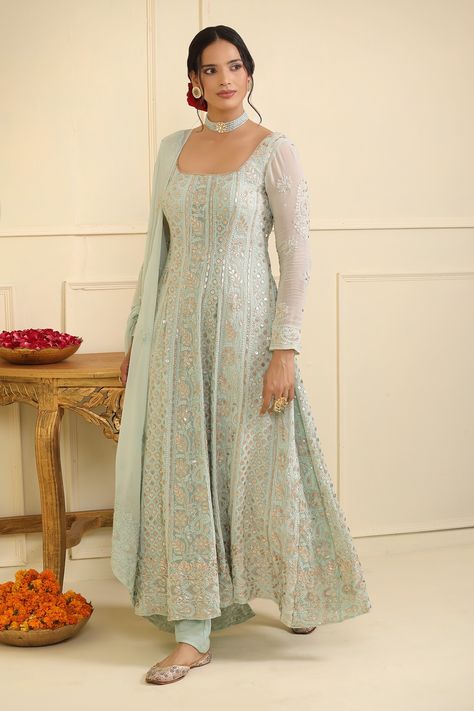 Square Neck Anarkali, Suit Designs Indian Style, Suits For Women Indian, Anarkali Designs, Embroidery Square, Designer Anarkali Dresses, Long Frock Designs, Trendy Outfits Indian, Lehenga Designs Simple