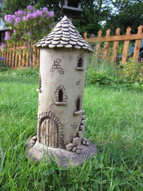 Castle Clay Sculpture, Clay Tower Ideas, Polymer Clay Castle, Pottery Fairy Houses, Clay House Ideas, Pottery Castle, Fantasy Pottery, Garden Pottery Ideas, Ceramic Castle