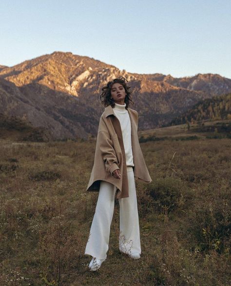 Modern Fall Photoshoot, Lauren Badenhoop, Fall Mountain Photoshoot, Fall Editorial Photoshoot, Mountain Photoshoot Ideas, Mountains Photoshoot, Mountain Photoshoot, Elegant Girls, Fall Shoot