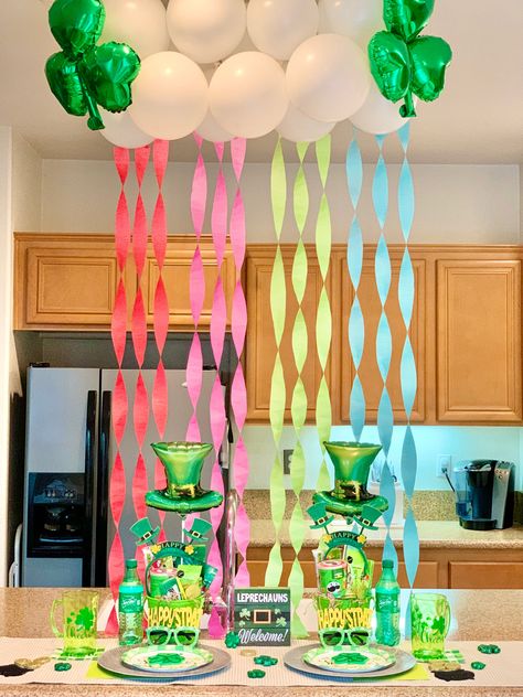 I thought this was the cutest setup for my boys to wakeup too on St. patrick’s day 2022. St Patricks Day Rainbow Decorations, Diy Saint Patricks Day Decorations, St Pattys Day Birthday Party, St Patrick's Party Ideas, St Patrick’s Day Diy Decorations, St Patrick’s Decoration Ideas, St Pattys Decorations Diy, Fun Saint Patricks Day Activities, At Patrick’s Day Party Decor