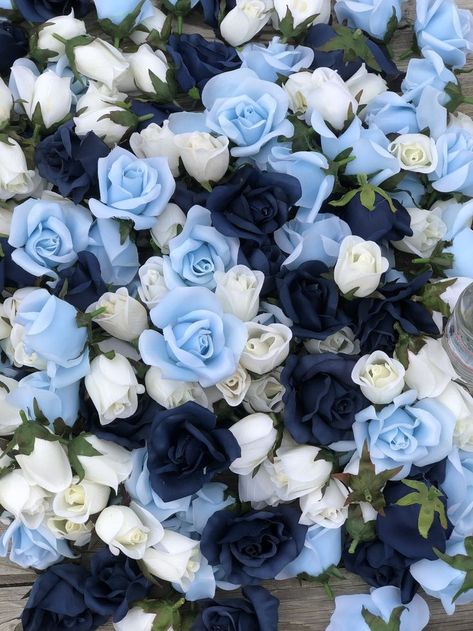 Image Bleu, Light Blue Roses, Bulk Wedding Flowers, Light Blue Aesthetic, Open Rose, Blue Themed Wedding, Light Blue Flowers, Flower Therapy, Luxury Flowers