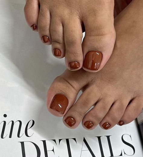 5 Chic Pedicure Ideas For Virgo Season 2024 Brown Pedicure Ideas, Pedicure Design Ideas, Brown Pedicure, Autumn Pedicure, Chic Pedicure, Classic Pedicure, Red Pedicure, French Tip Manicure, Pedicure Ideas