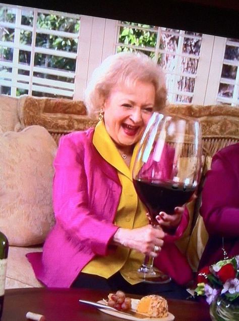 As Betty White says, "a glass of wine a day will help you live longer, let's live forever." #Cheers! @AddThis Wine Memes, Wine Quotes, Betty White, A Glass Of Wine, Foto Vintage, Wine Humor, Wine Time, Live Forever, Glass Of Wine