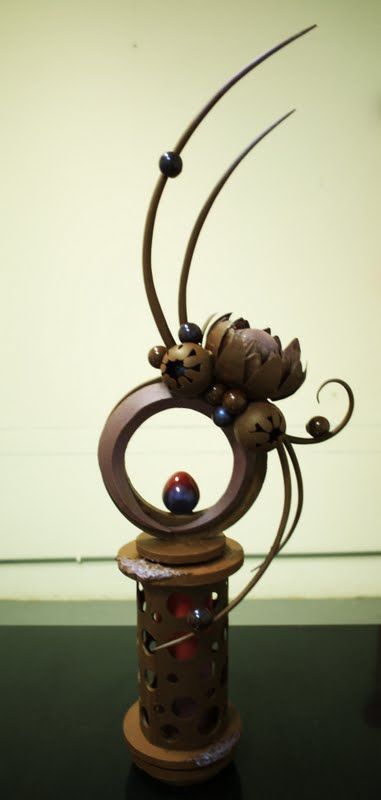 ** Chocolate Showpiece                                                                                                                                                                                 More Chocolate Centerpieces, Chocolate Showpiece, Chocolate Sculpture, Chocolate Sculptures, Chocolate Work, Food Sculpture, Creative Food Art, Chocolate Flowers, Chocolate Art