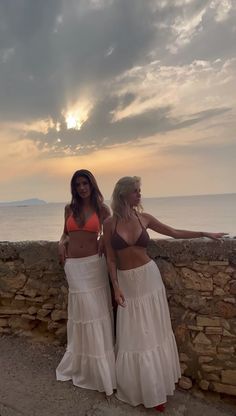 Summer Outfits Abroad, Long Beach Dresses Summer, Resort Outfit Ideas Vacation, Nicaragua Outfits, Belize Vacation Outfits, Maxi Skirt Summer Outfit, Carribean Vacation Outfits, Maxi Skirt Summer, Outfits For Spain