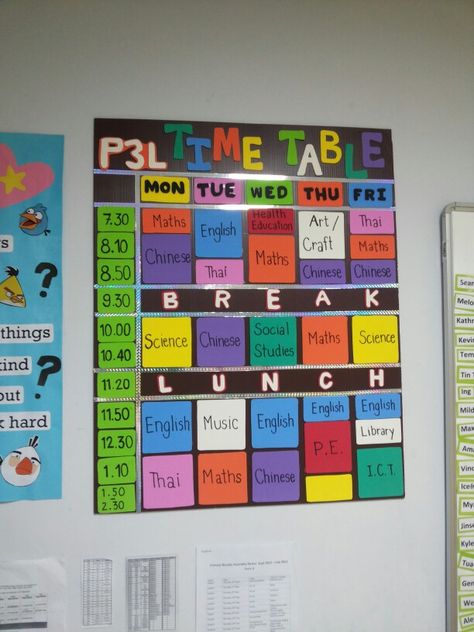 A giant version of the students timetable. Visual, colourful and saves time. This is not my idea or class, the teaching assistant did a wonderful job in her homeroom. Timetable For Classroom, Visual Timetable Classroom, Timetable Decoration Ideas, School Timetable Chart, Class Time Table Chart Ideas, Class Timetable Ideas, Students Timetable, School Timetable Ideas, Timetable For Students